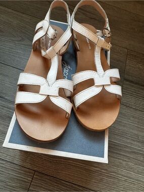 Jacadi White and Tan Leather Girls' Sandals